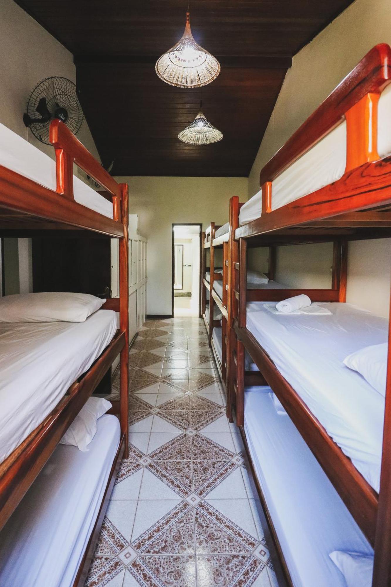 Cama em Dormitório Misto com 10 Camas